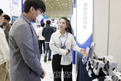 정전기 중화로 반도체 불량률 낮춘 이오나이저