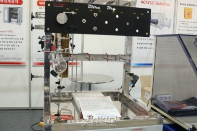 [국제연구·실험 및 첨단분석장비전] 실험 성공 견인하는 불순물 제거, ‘용매정제장치’