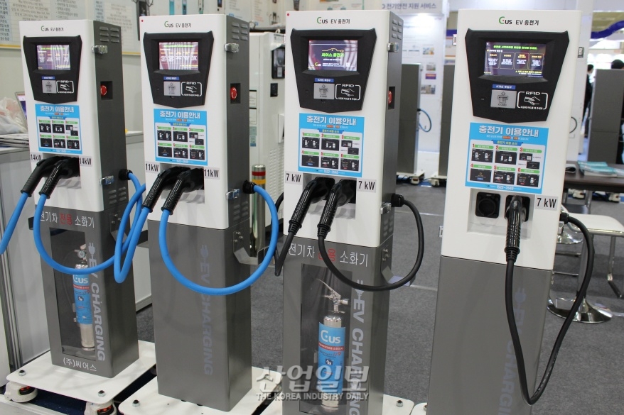 전기차(EV) 시장, 장밋빛 전망에 우려 목소리 공존