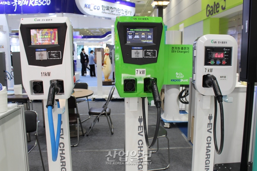 전기차(EV) 시장, 장밋빛 전망에 우려 목소리 공존