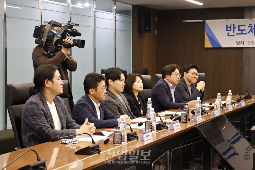 산업부, 반도체 팹리스 기업 수출·투자 점검