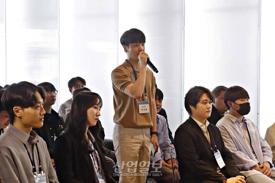 [포토뉴스] MZ세대, 로봇산업에 로.그.인