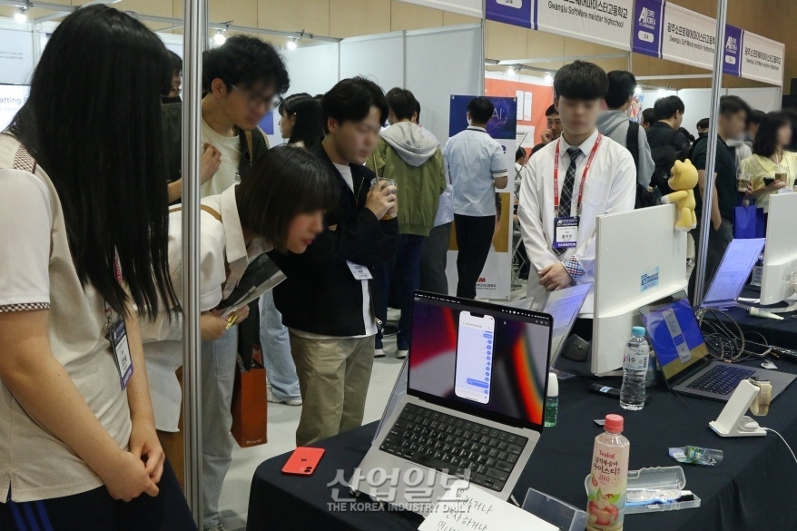 4차 산업혁명 이끌 미래세대, AI 기술 선보여