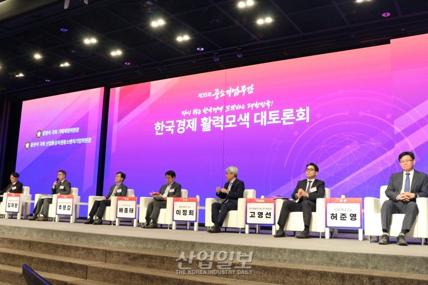 경제 위기를 바라보는 다양한 시각, 한곳에 담는다