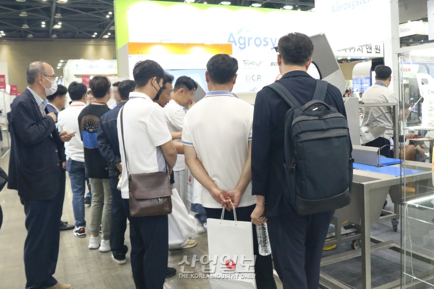 [포토뉴스]직접 만져보고 알아보고, 맞춤 식품 기계 찾기