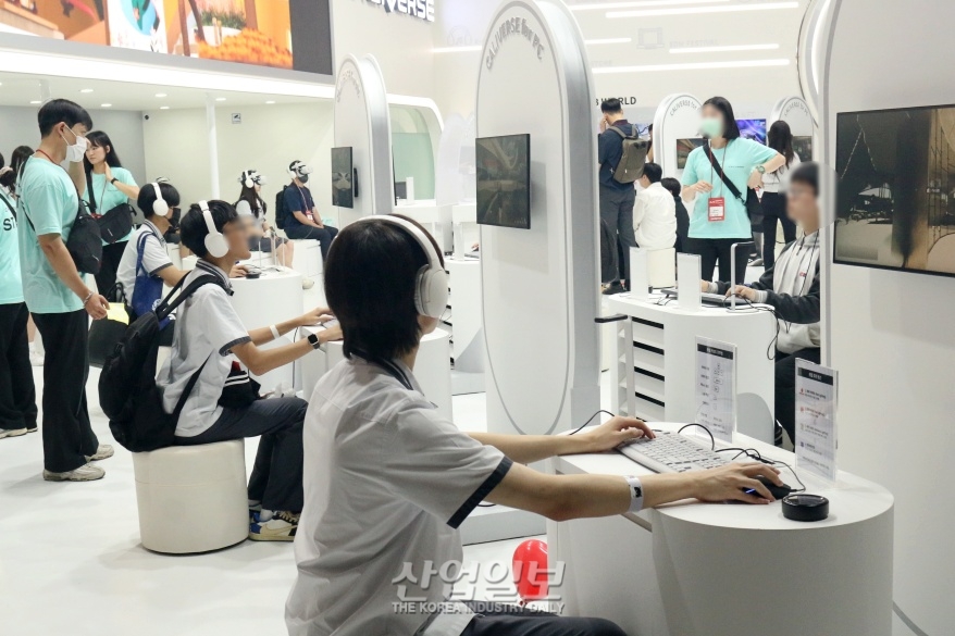 [포토뉴스] 가상과 현실 오가는 메타버스 체험