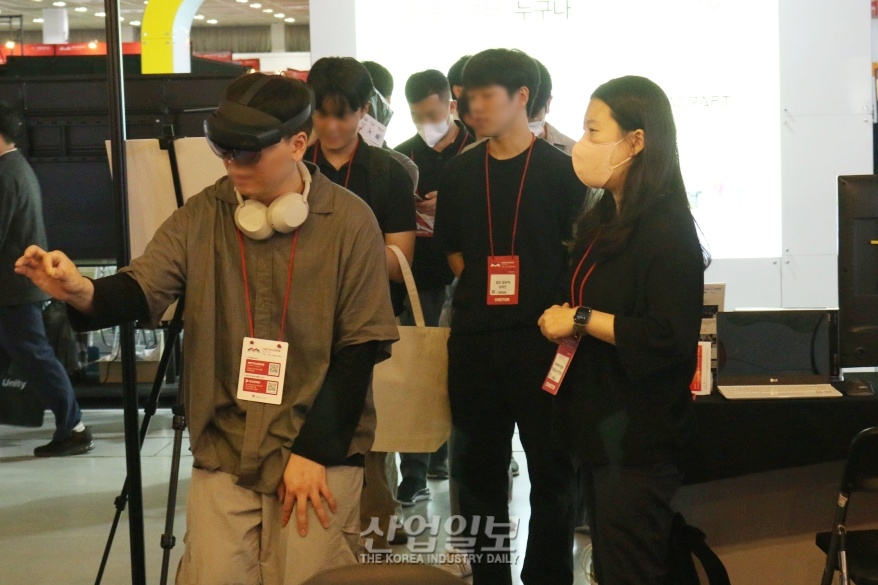 [포토뉴스] 가상과 현실 오가는 메타버스 체험