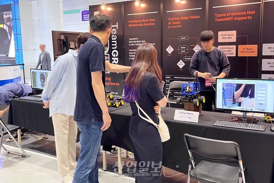 키보드 하나로 로봇 조종 가능