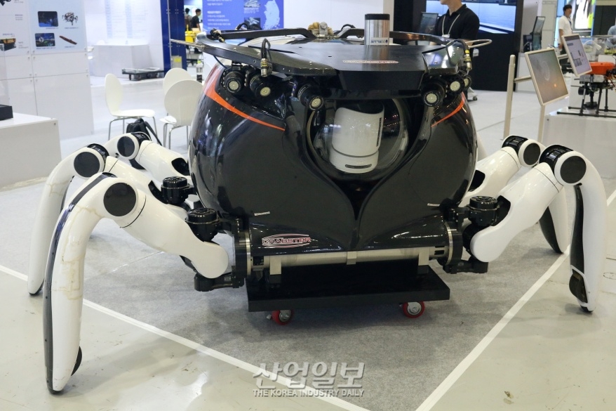 완벽한 기술 뒤 숨겨진 개발자들의 땀방울