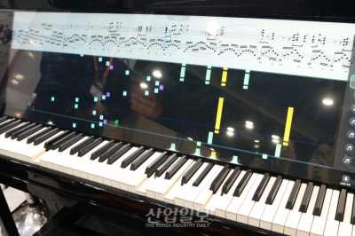 무인연주시대, '건반이 스스로 움직이네'