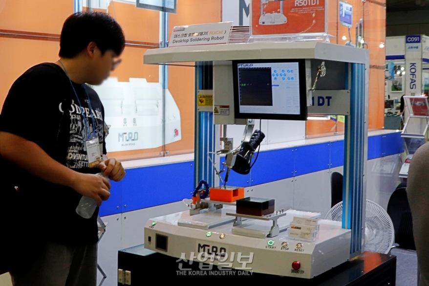 [코파스 2023] 로봇 활용한 자동솔더링…스마트팩토리로 향한다