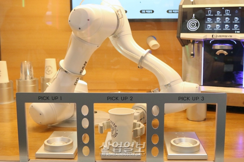 로봇이 타준 커피는 어떤 맛일까