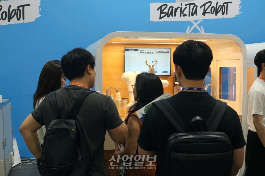 로봇이 타준 커피는 어떤 맛일까