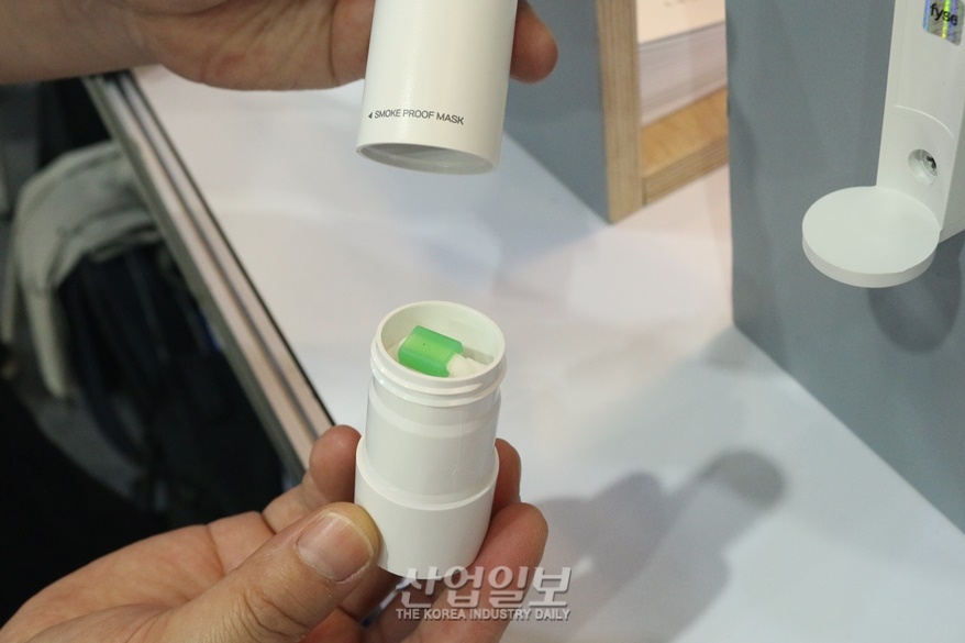 비상조명에 화재 마스크까지...‘일거양득’