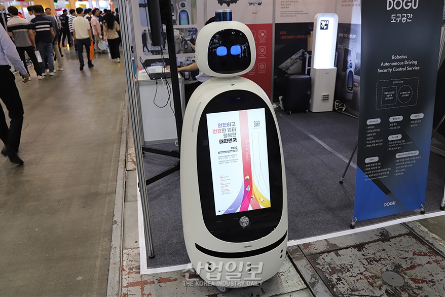 안전보건전시회에서 만난 자율주행 순찰 로봇