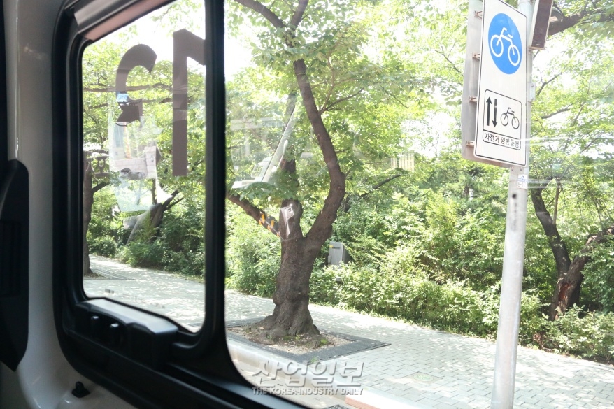 국회 일대 달리는 자율주행 순환버스, 체험해보니...