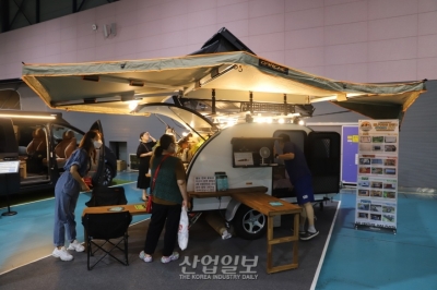 캠핑 박람회에 미니 카라반 등장...“캠핑, 편하게 즐겨요”