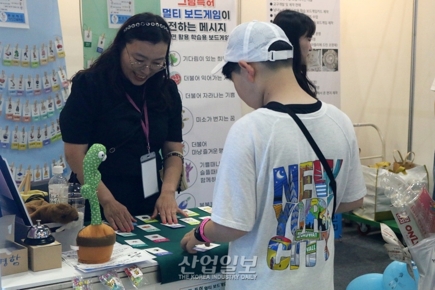 [포토뉴스] 취향 저격 발명품으로 참관객 사로잡아