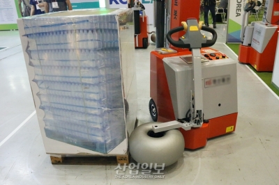 [포토뉴스] 작업공정 효율 높여주는 랩핑로봇 등장