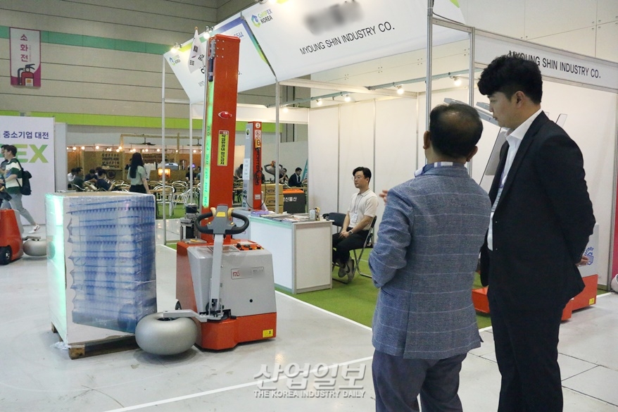 [포토뉴스] 작업공정 효율 높여주는 랩핑로봇 등장