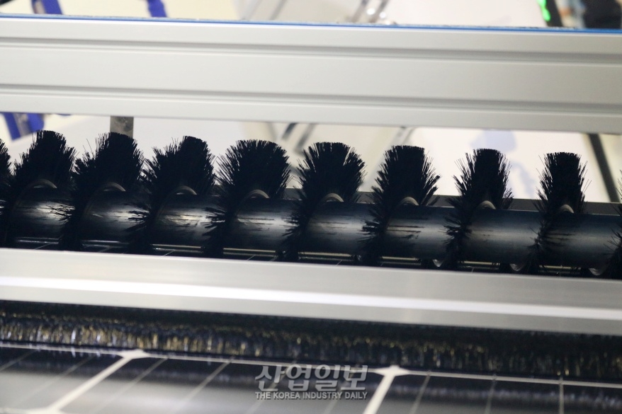 [포토뉴스] 태양광 청소는 나에게 맡겨줘