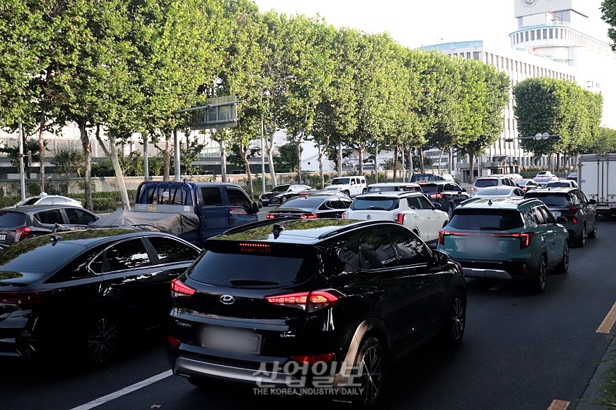 여름휴가철 일평균 460만명 이동… 승용차(88%)로 동해안(24%) 최다