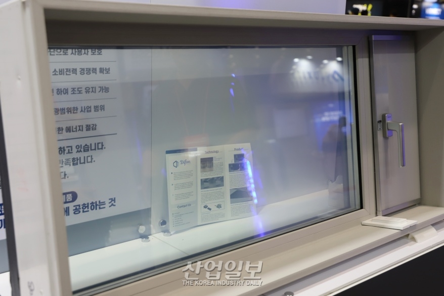 [코리아빌드] 창문에 기술을 입혀…투명도 조절하는 스마트 필름