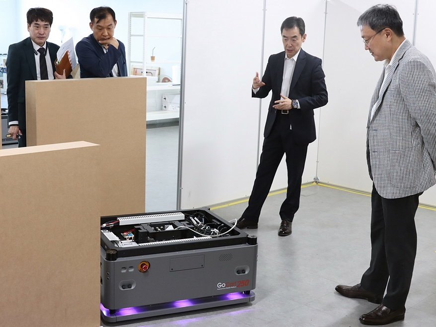 LG U+, 유진로봇과 물류로봇사업 다각화
