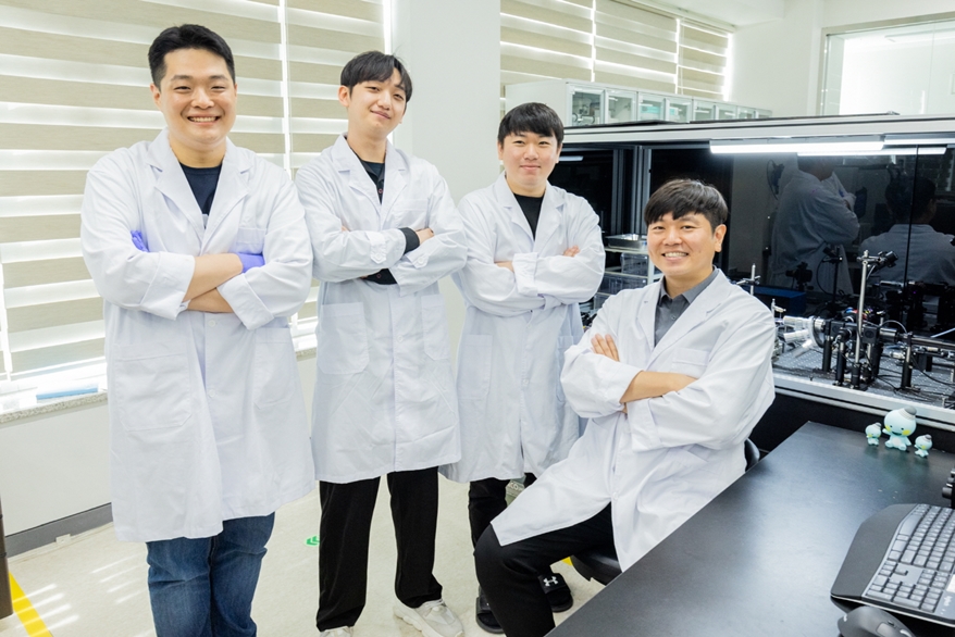 공작새 깃털의 아름다운 색상까지 3D프린터로 구현