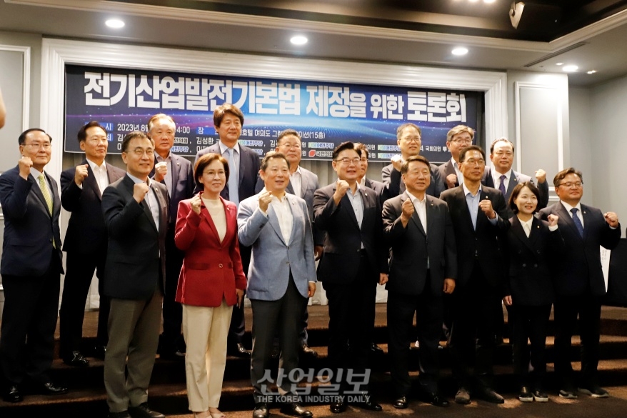 [포토뉴스] ‘전기산업발전기본법’ 제정 위해 여·야 한자리에 모였다