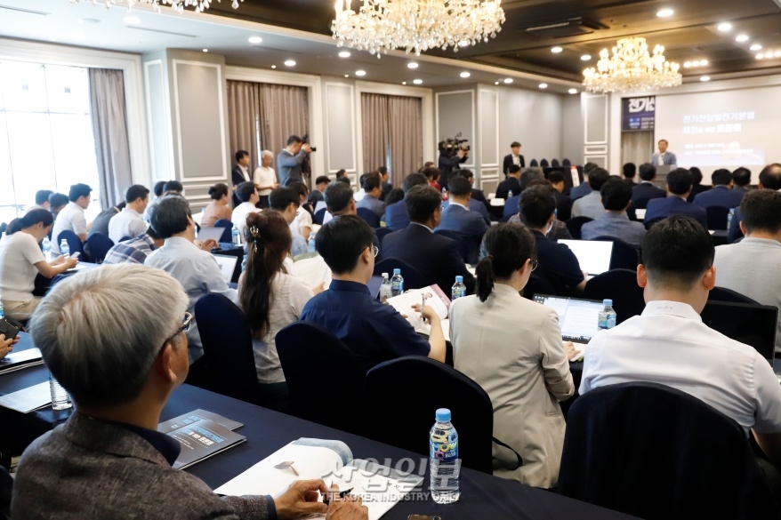 [포토뉴스] ‘전기산업발전기본법’ 제정 위해 여·야 한자리에 모였다