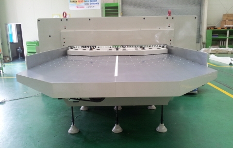 대중기계㈜, 미주시장 대형 재단기 시장 석권