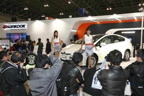  ‘2011 동경 오토살롱’서 차세대 친환경·고성능 타이어 선보여